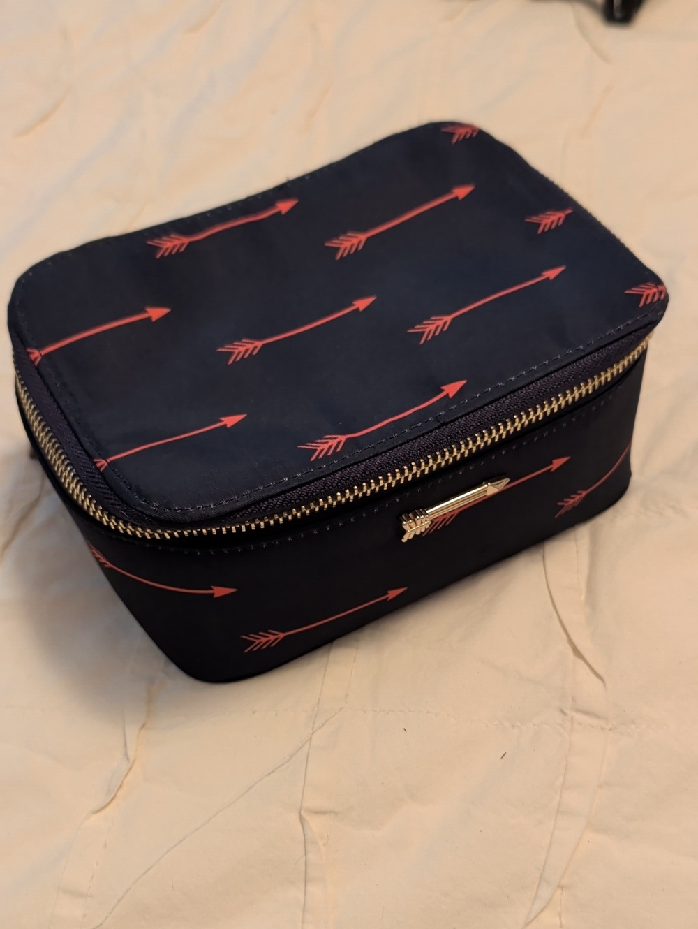 Stella & Dot Navy Travel Jewelry Case with Pink Arrow Print